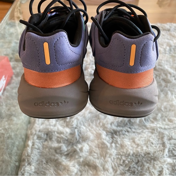 Adidas Ozelia in Size US 7 - Picture 6 of 7